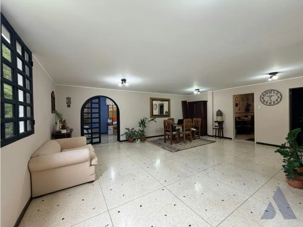 Se vende casa 600m2 Santa Mónica 0785 - 6