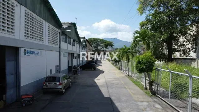 ¡Oportunidad! Complejos de Galpones en la Av. Intercomunal – Turmero - 3