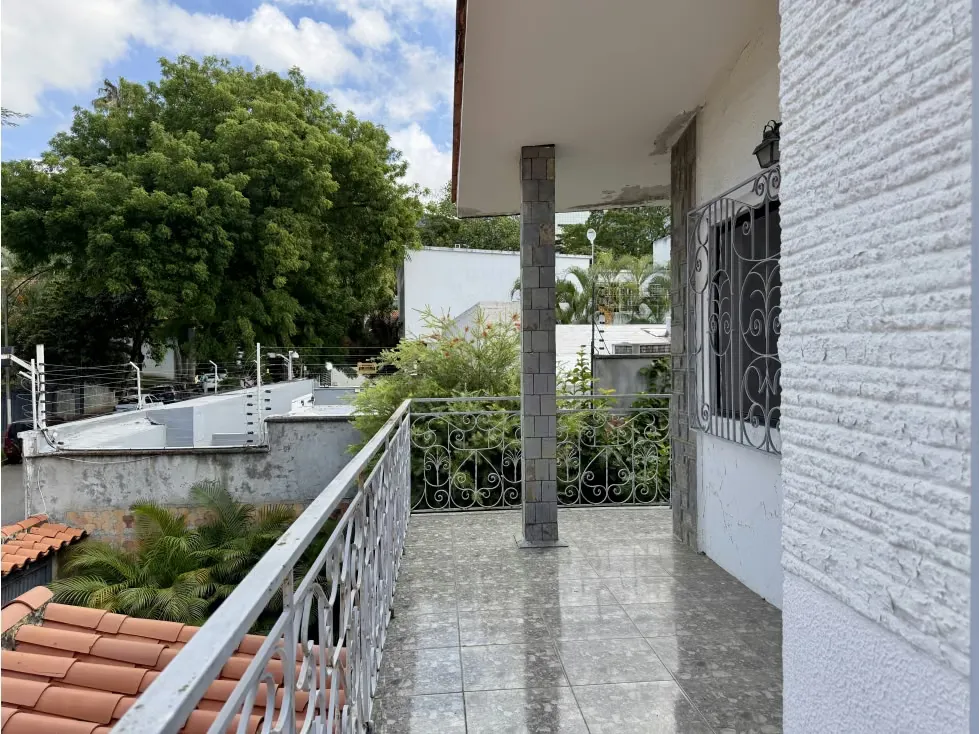 Se Alquila casa/674M2/6h+s/3b+s/8p/La Floresta/4055 - 2