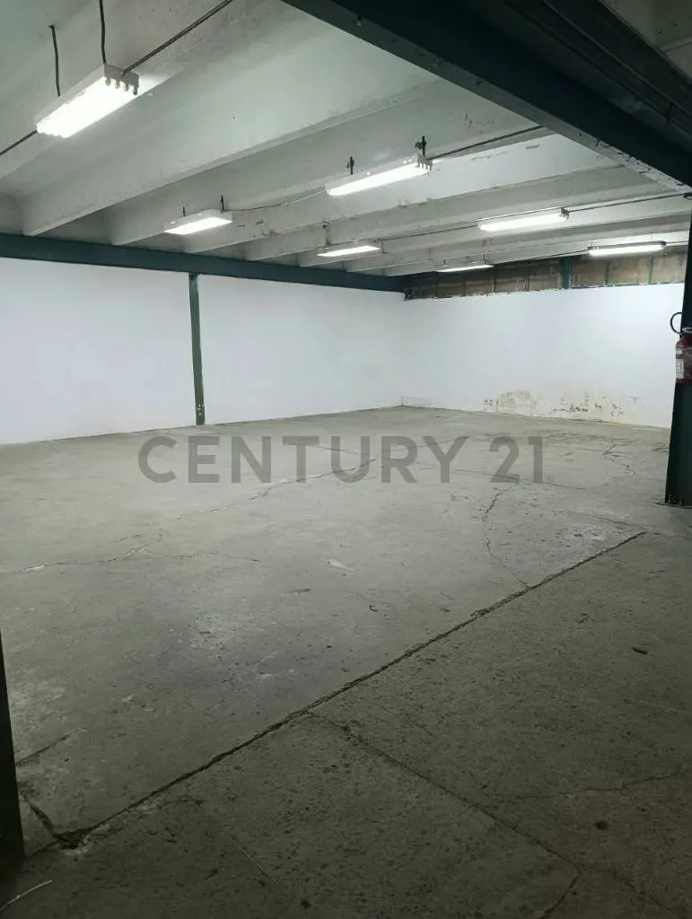 EN ALQUILER: AMPLIO LOCAL INDUSTRIAL / DEPOSITO EN PB EN LA YAGUARA - 11