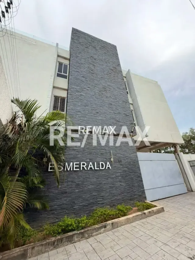 EN VENTA APARTAMENTO ESMERALDA