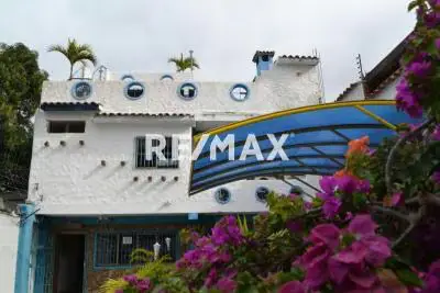 Remax Vende Bella Posada Totalmente Operativa