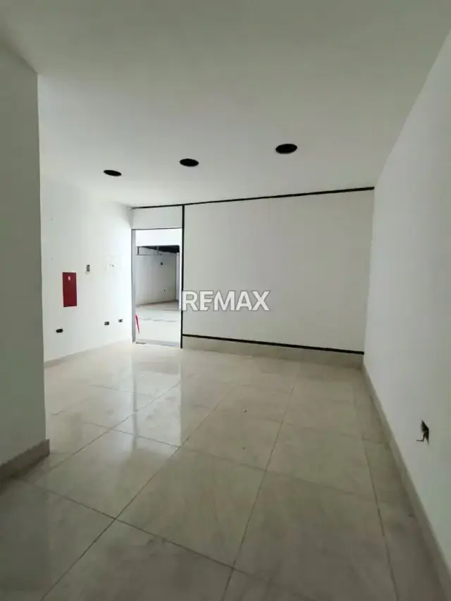 Se vende Local terminado de 28 metros cuadrados en el centro de San mateo