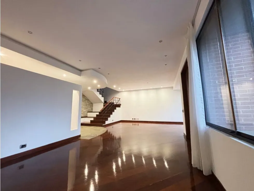 Se vende PB duplex 489.84m2 3H+S/3.5B+S/3P. La Alameda - 3