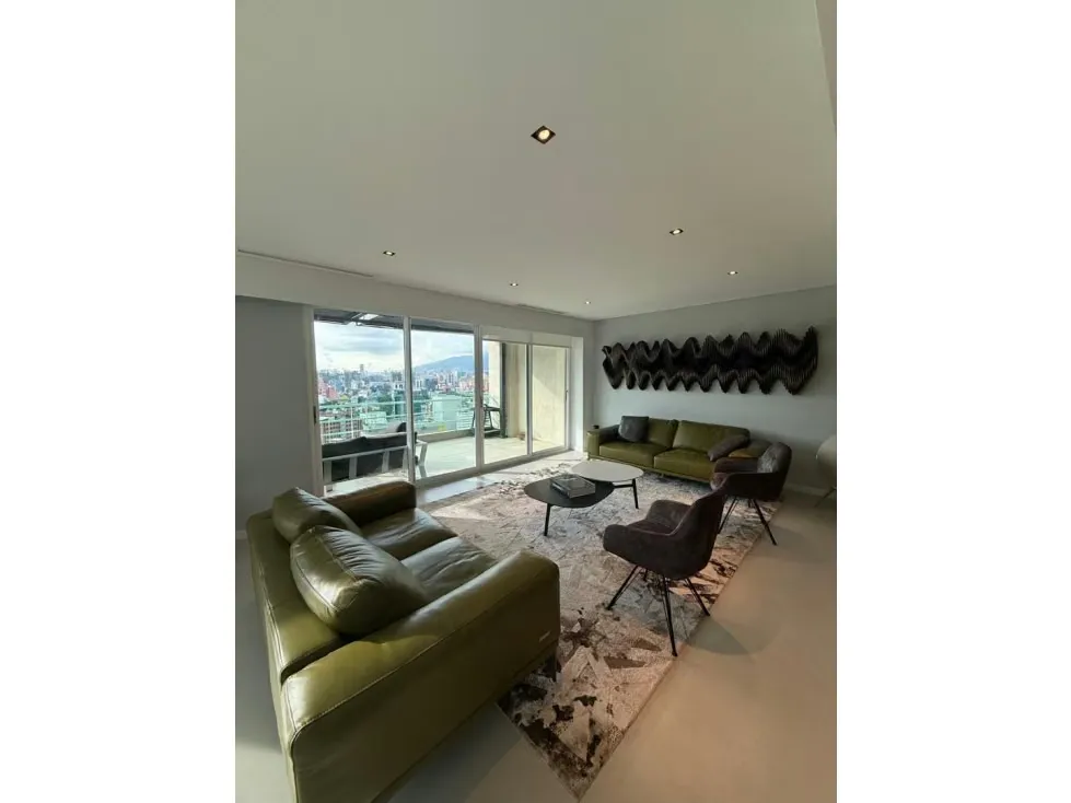 Se vende Penthouse Duplex Lomas de Las Mercedes
