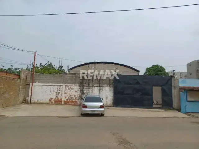 GALPON COMERCIAL EN ALQUILER EN SECTOR ARISMENDI
