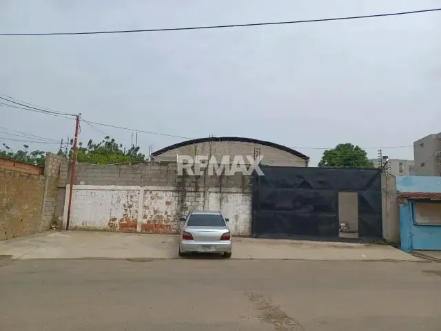 GALPON COMERCIAL EN ALQUILER EN SECTOR ARISMENDI