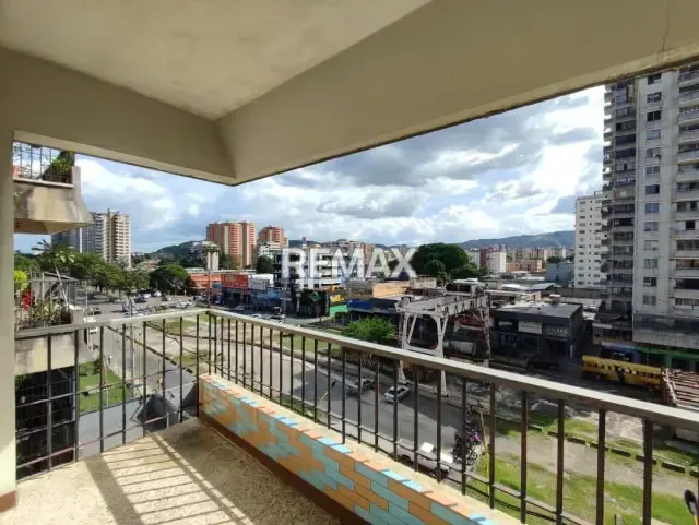 VENTA AMPLIO APARTAMENTO EN LA AV BOLIVAR DE VALENCIA - 6