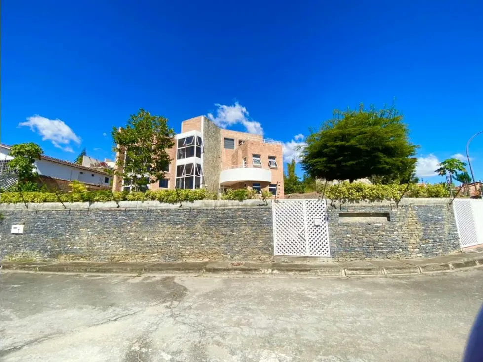 Se vende casa 580m² 4h+2s/4b+2s/4e Bosques de la lagunita - 2