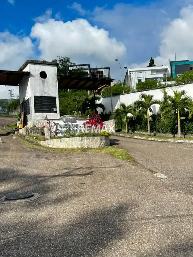 ENORME Y PRIVILEGIADA PARCELA EN ZONA DE REVALORIZACION ALTA