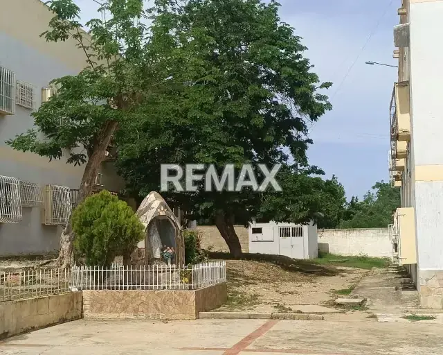 POTENCIAL Y CÓMODO APARTAMENTO EN PB EN LA AV JUAN BAUTISTA ARISMENDI