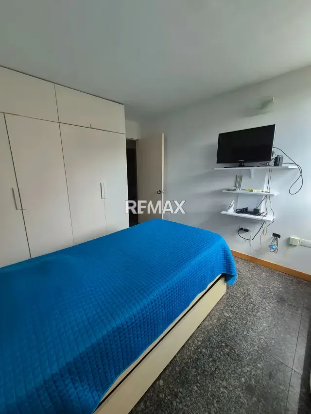 SE VENDE HERMOSO APARTAMENTO CON BELLA VISTA EN EL MIRADOR DE LA TAHONA. PISO BAJO. M7 - 15