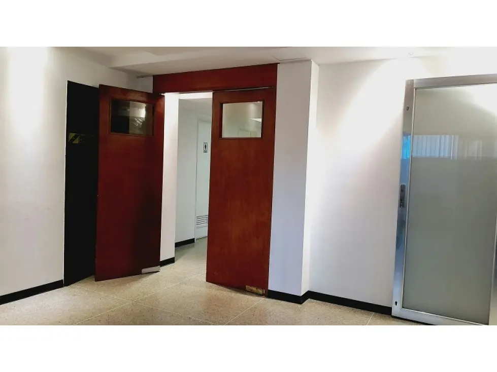 Alquiler Oficina 248 m2 aprox completa o por áreas La Trinidad Caracas - 2