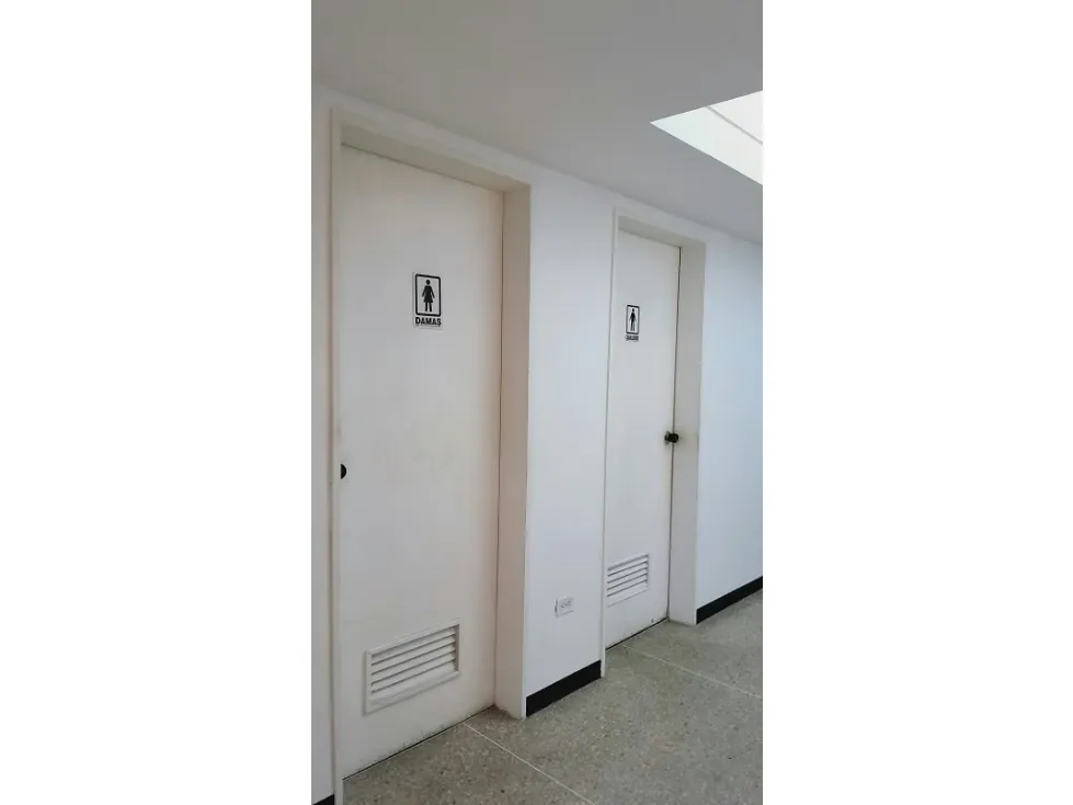 Alquiler Oficina 248 m2 aprox completa o por áreas La Trinidad Caracas - 4