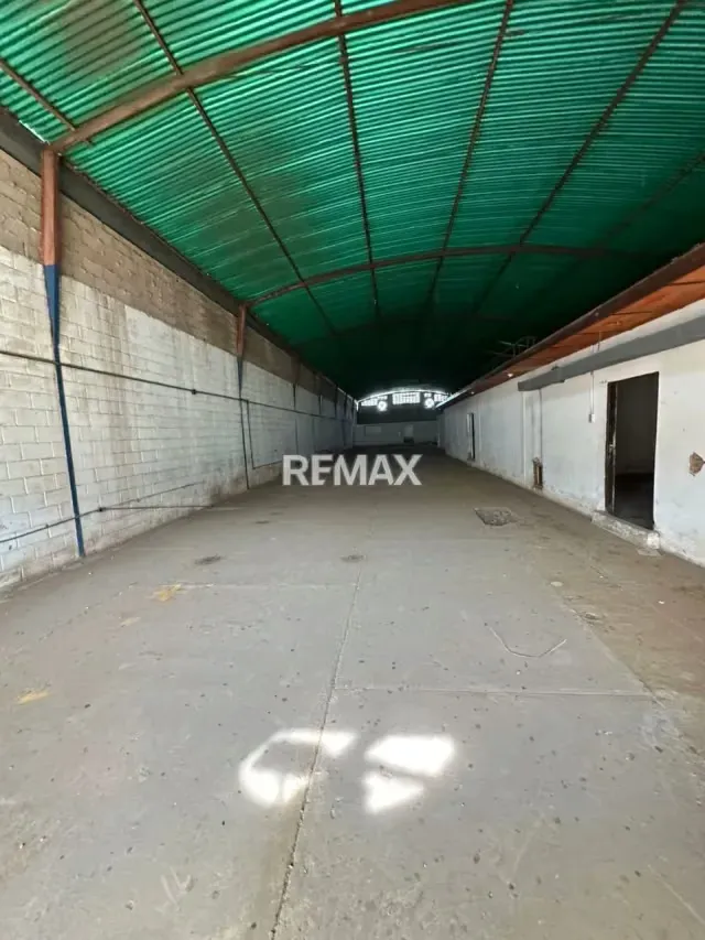 Se Vende Galpón en Zona Industrial - 2