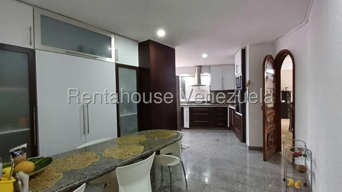 Casa (Multipes Niveles) en Venta en Prados del Este, Distrito Metropolitano - 11