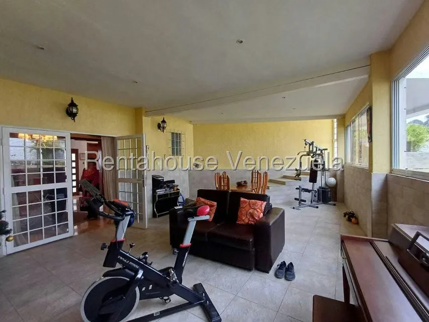 Casa (Multipes Niveles) en Venta en Prados del Este, Distrito Metropolitano - 17