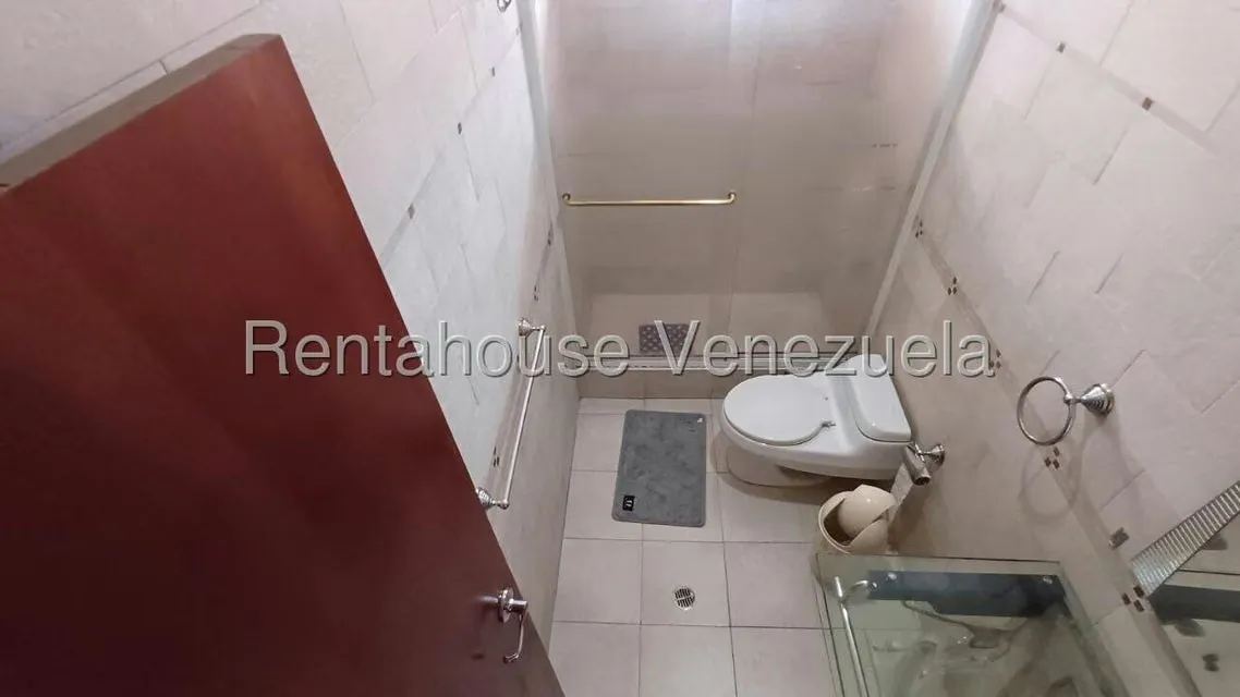 Casa (Multipes Niveles) en Venta en Prados del Este, Distrito Metropolitano - 32