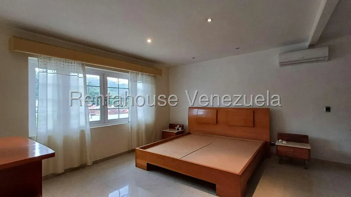 Casa (Multipes Niveles) en Venta en Prados del Este, Distrito Metropolitano - 35