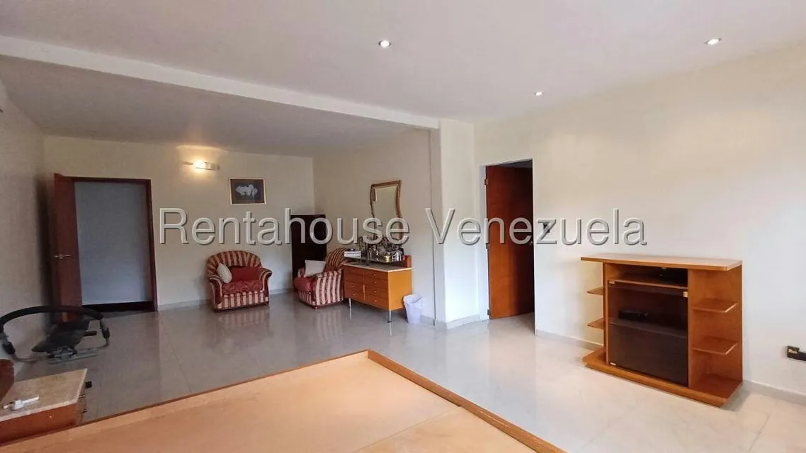 Casa (Multipes Niveles) en Venta en Prados del Este, Distrito Metropolitano - 36