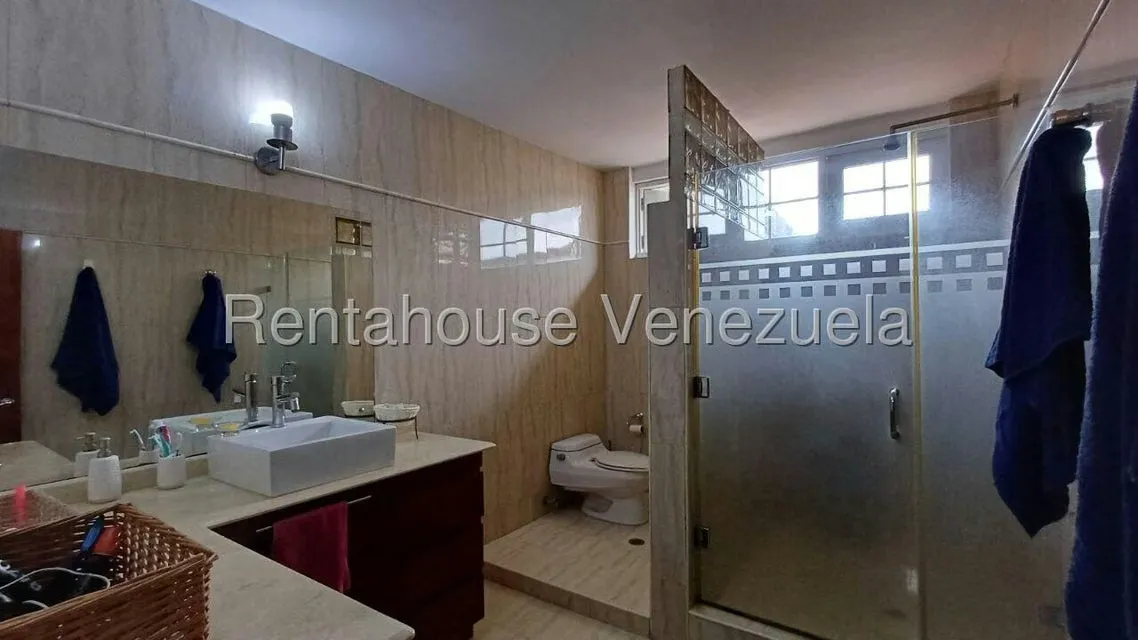 Casa (Multipes Niveles) en Venta en Prados del Este, Distrito Metropolitano - 40