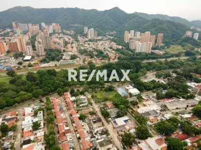 Oportunidad Única para Inversionistas! Terreno Comercial en Alquiler