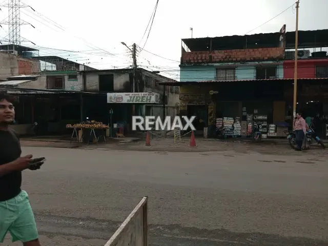 Se Vende Casa con gran potencial comercial - 11