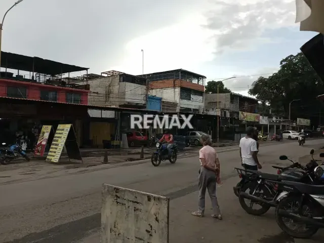 Se Vende Casa con gran potencial comercial - 14