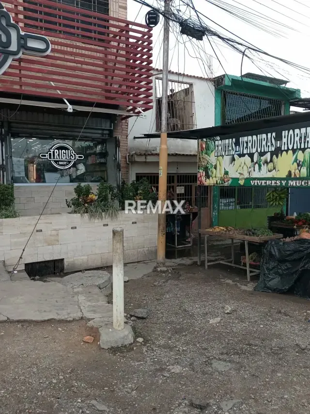 Se Vende Casa con gran potencial comercial - 8