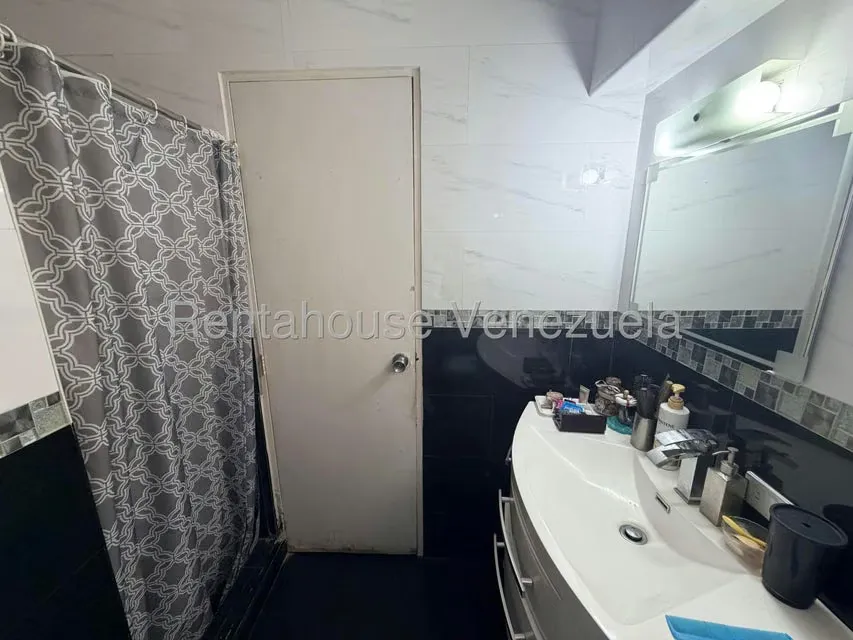 Apartamento (1 Nivel) en Venta en Colinas de Santa Monica, Distrito Metropolitano - 23