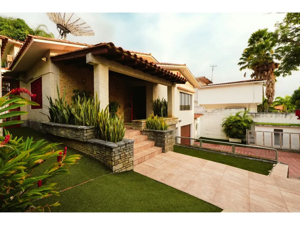 Se vende casa 585m2 Alta Florida 3093