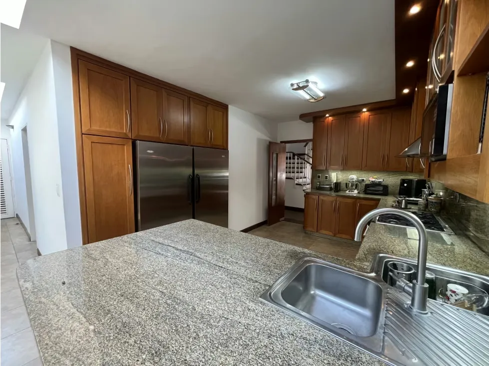 Se vende casa 320m2 Sebucan 7364 - 7