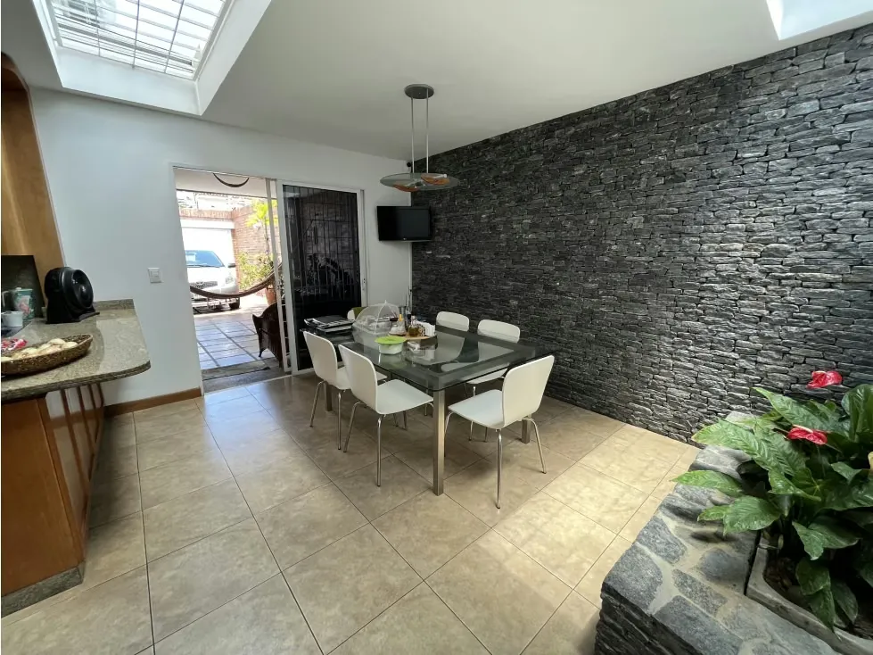 Se vende casa 320m2 Sebucan 7364 - 9