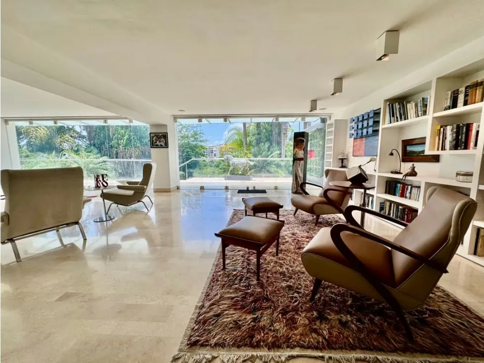 Se vende y/o alquila PB 438m2 + 350m2 jardín 3h+s/6b/3p Chulavista - 2
