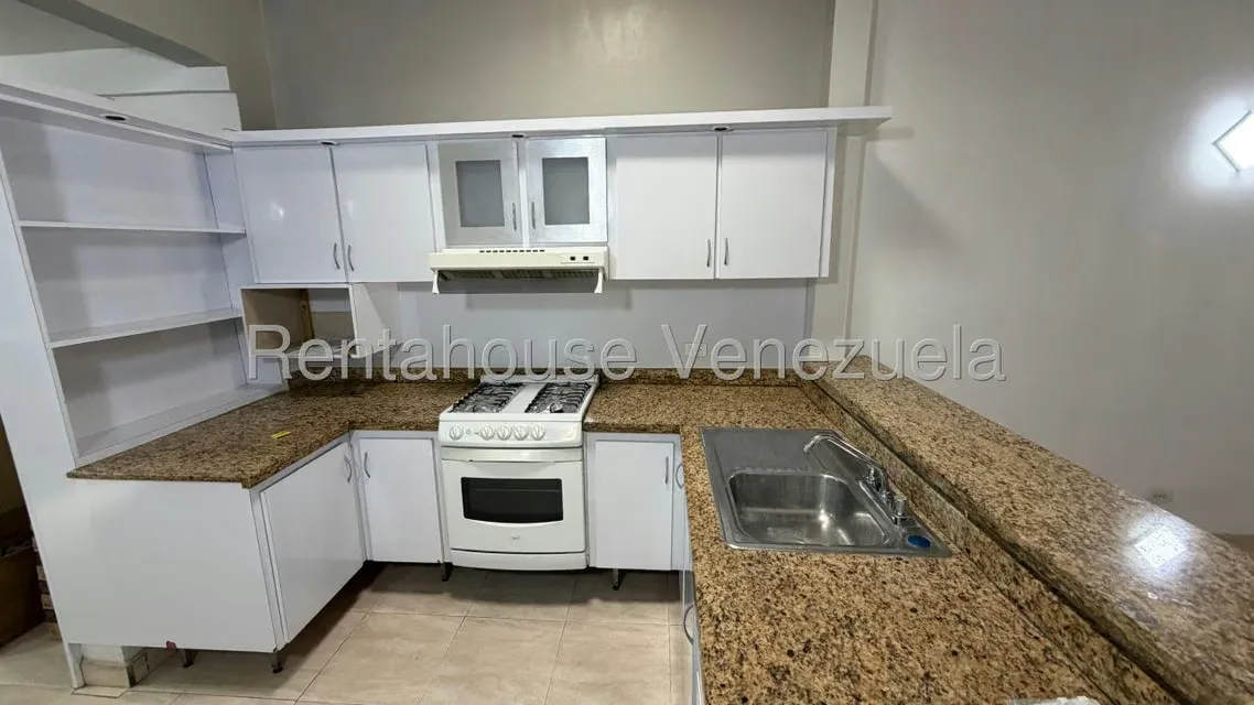 Casa (Multipes Niveles) en Venta en Roca Nostra, Lara - 12