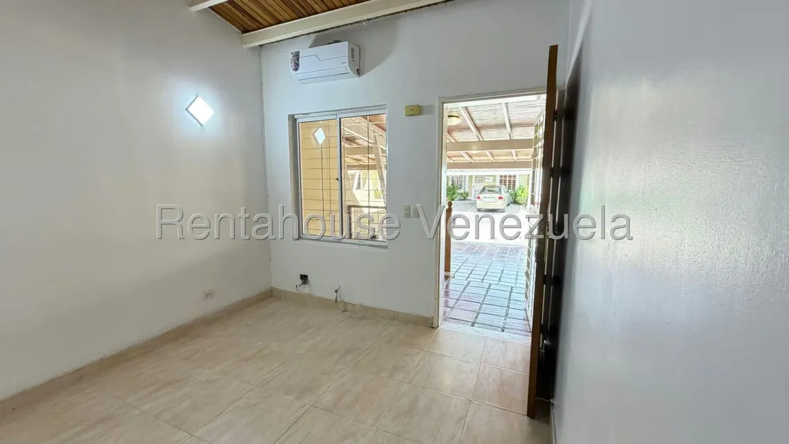 Casa (Multipes Niveles) en Venta en Roca Nostra, Lara - 13