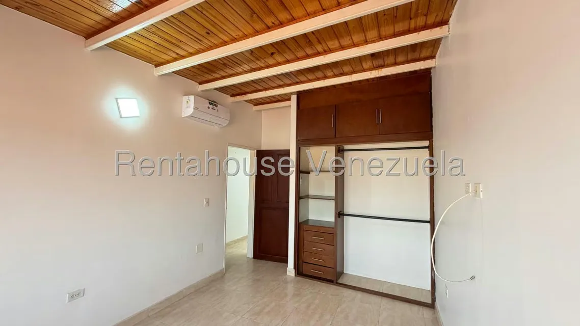Casa (Multipes Niveles) en Venta en Roca Nostra, Lara - 16