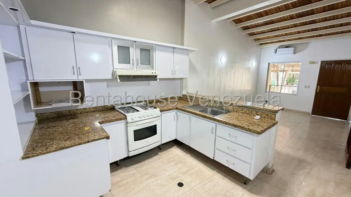 Casa (Multipes Niveles) en Venta en Roca Nostra, Lara - 8