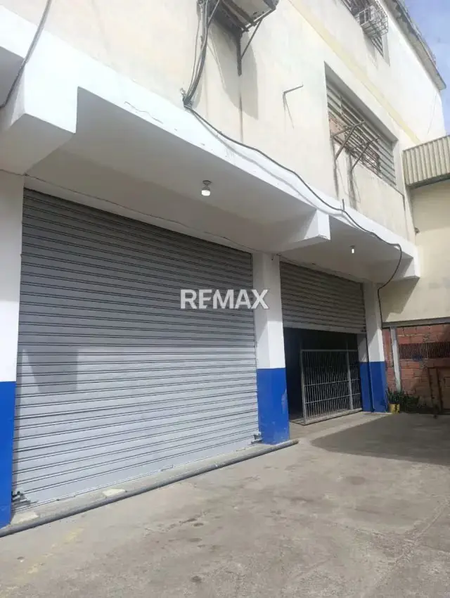 ALQUILER LOCAL COMERCIAL E INDUSTRIAL CON OFICINAS EN AV. PERIMETRAL DE CUA, SECTOR APARAY, EDO. MIRANDA.