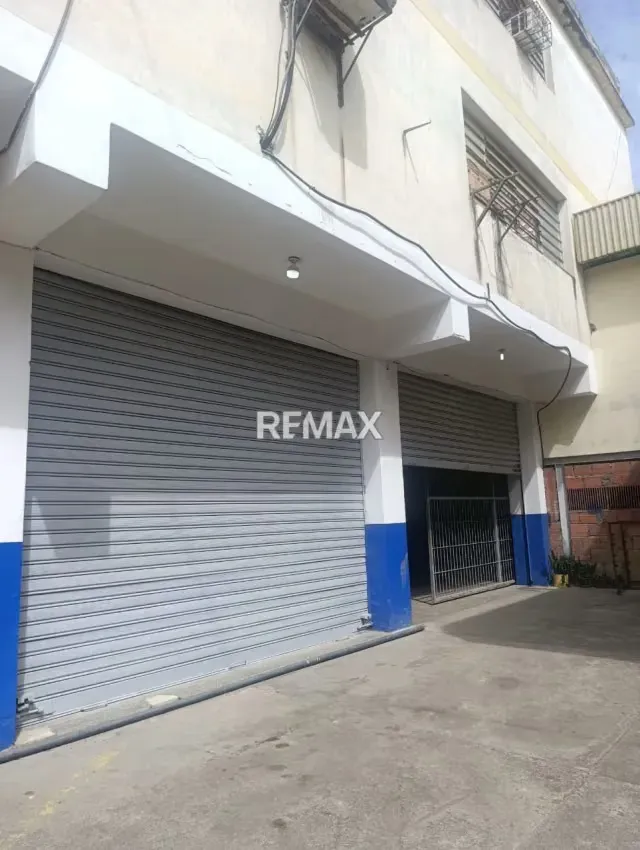 ALQUILER LOCAL COMERCIAL E INDUSTRIAL CON OFICINAS EN AV. PERIMETRAL DE CUA, SECTOR APARAY, EDO. MIRANDA.