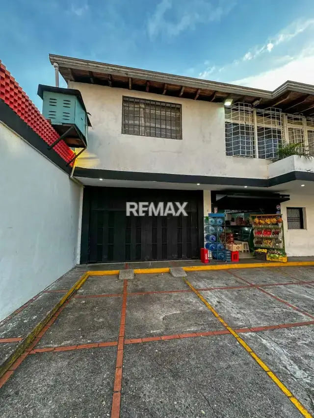 Se Alquila Local Comercial la Av ppal de las Acacias