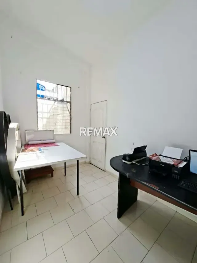 Venta casa de 2 niveles en Mañongo en la vía de servicio de la autopista - 8