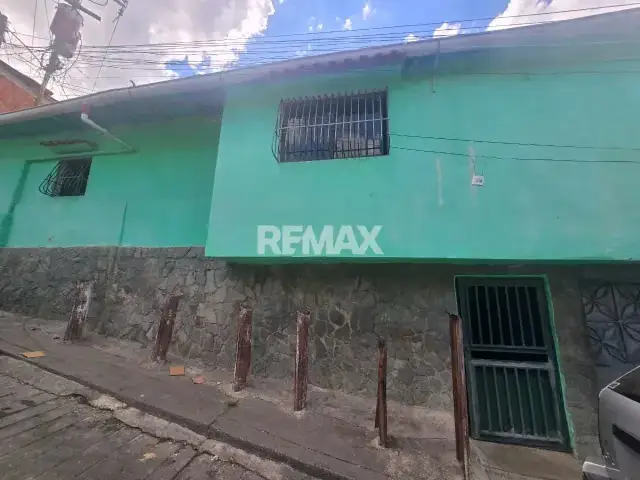 VENTA DE CASA EN LAS ADJUNTAS-CARICUAO