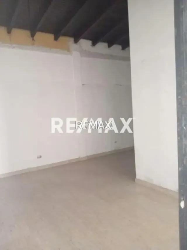 EN ALQUILER LOCAL COMERCIAL EN OBRA BLANCA PARA CLÍNICA, SECTOR JUANICO, MATURÍN - 3