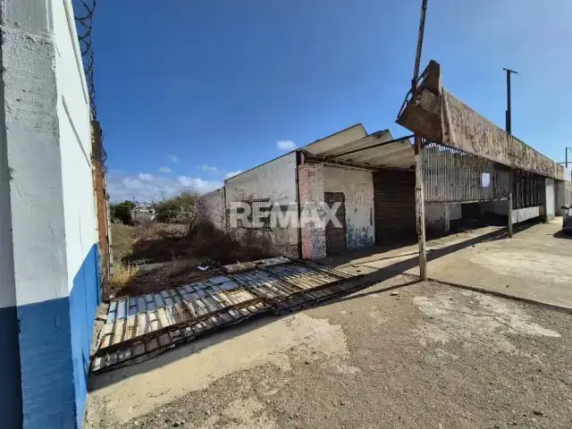 Parcela de Terreno Con Bienhechurias a lado de la polar