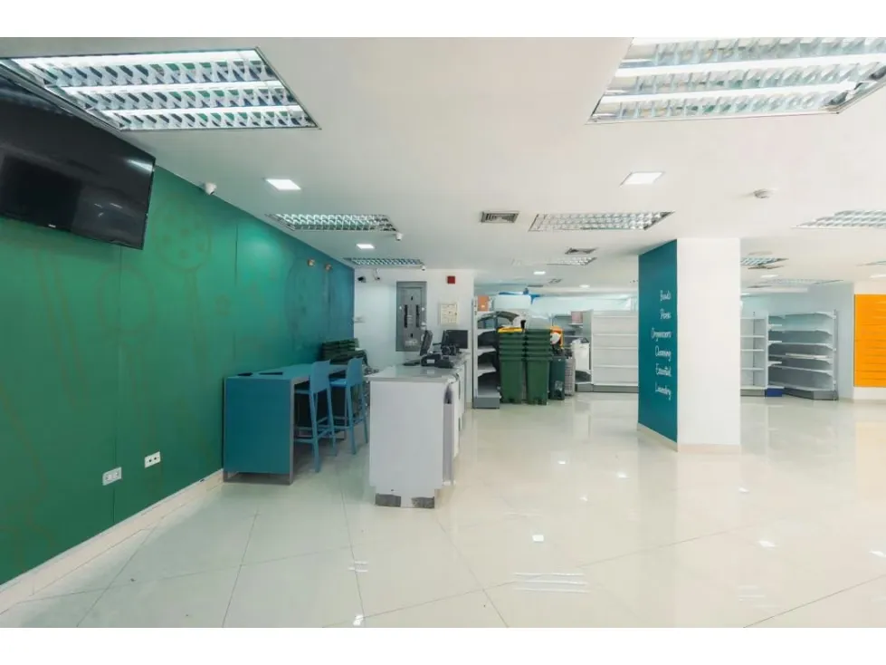 Local Comercial en venta de alto impacto. Av Francisco de Miranda - 4
