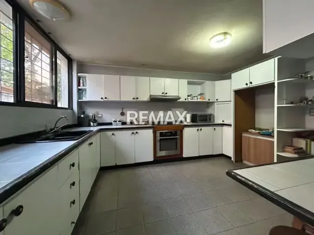 Venta Casa Macaracuay, avenida naiguata, sucre - 16