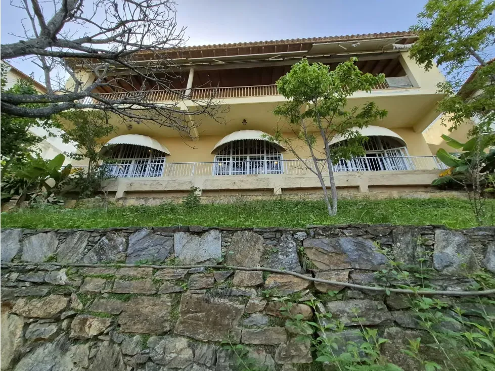 Vendo casa 550m2 Cumbres de Curumo 8930 - 4