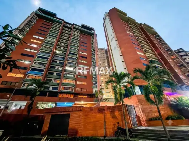 ALQUILER DE APTO CONJ RESD PUERTA AL SOL, URB EL BOSQUE 100% PLANTA