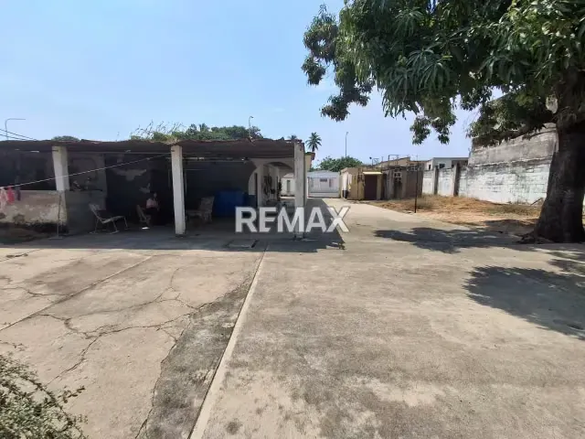 Casa con terreno en Venta - 4